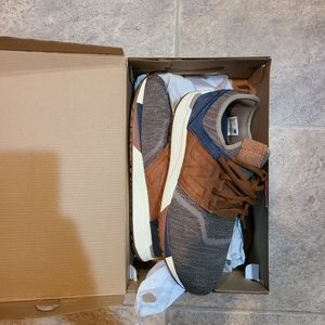 NEW New Balance 247 Luxe Knit - tan navy SZ 10